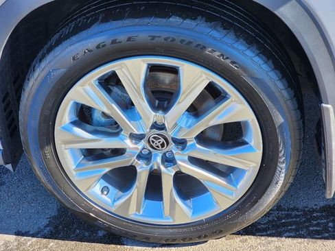 Used 2023 Toyota Highlander Limited image 15