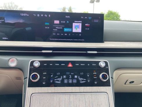 Used 2025 Genesis GV80 3.5T Prestige AWD/4WD image 13