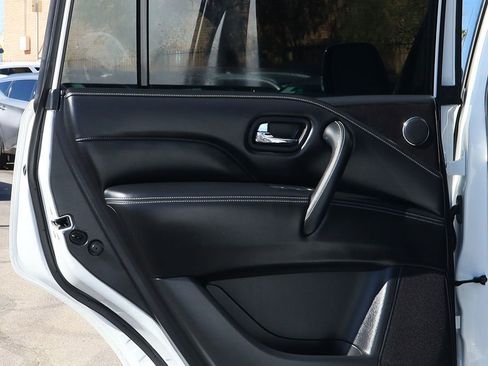 Used 2022 INFINITI QX80 Luxe w/ All-Season Package image 33