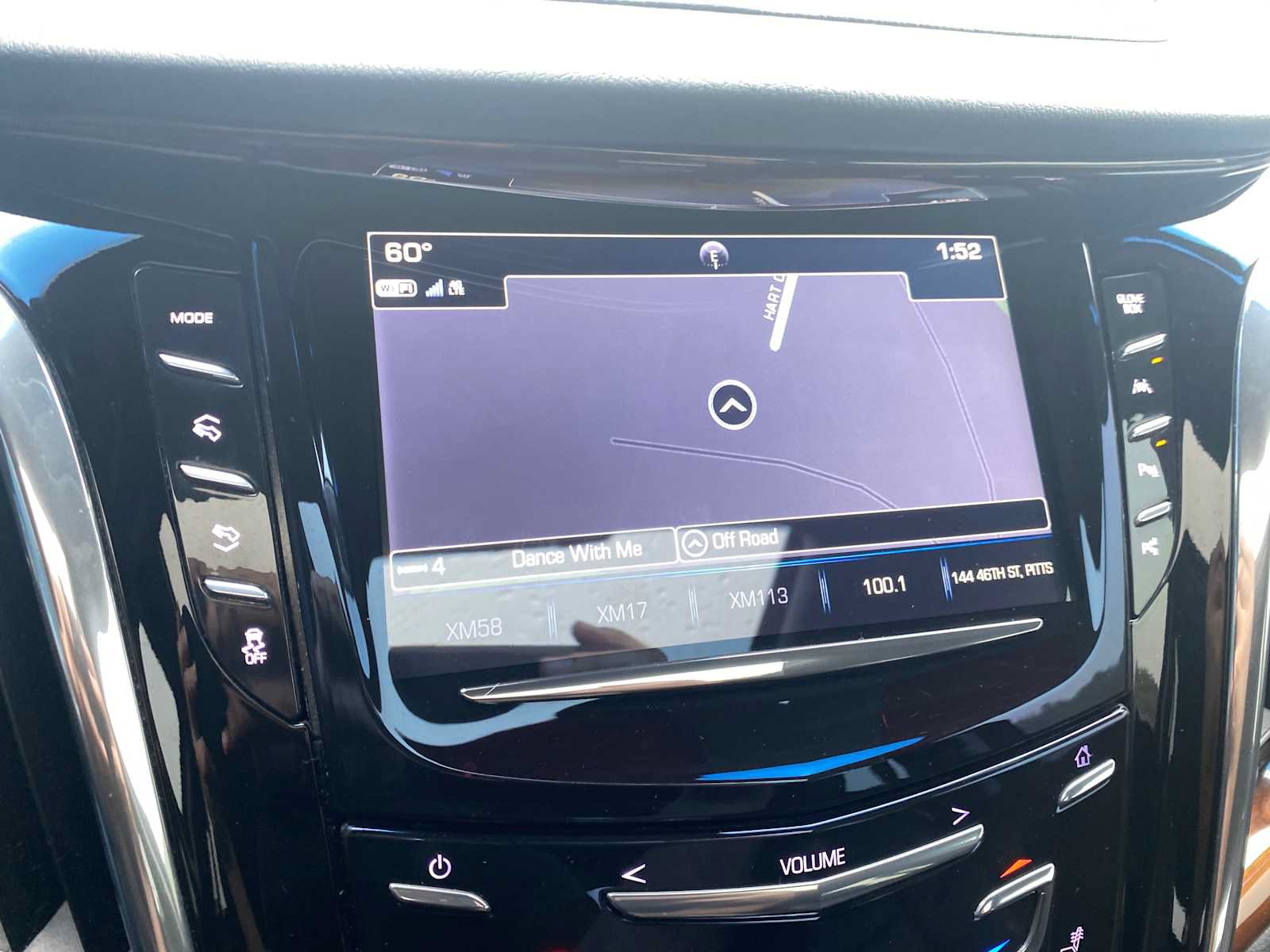 Used 2017 Cadillac Escalade Luxury AWD/4WD image 19