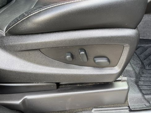 Used 2017 GMC Yukon XL SLT image 32