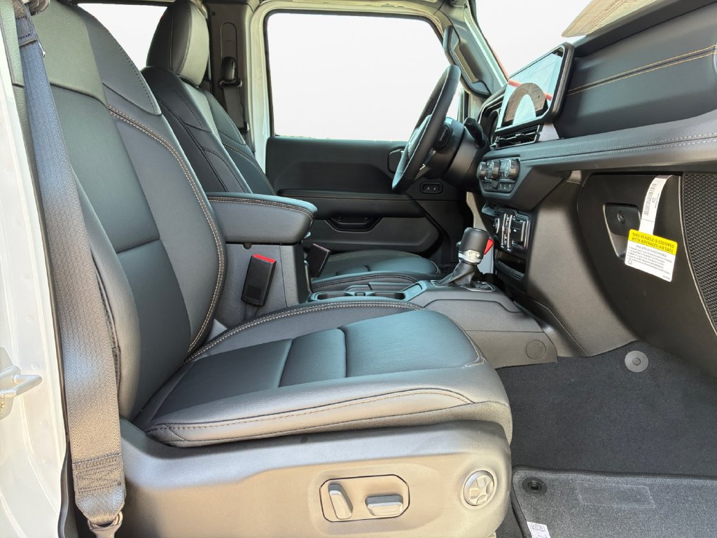 New 2026 Jeep Wrangler Unlimited Sahara AWD/4WD image 24