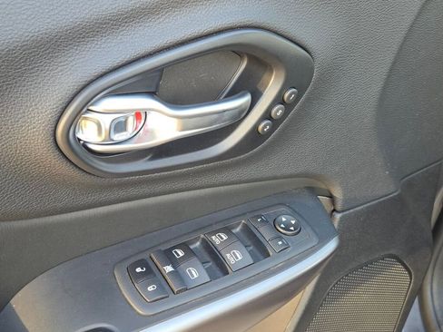 Used 2022 Jeep Cherokee Limited image 22