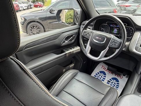 Used 2021 GMC Yukon XL SLT AWD/4WD image 32