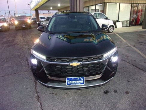 Used 2025 Chevrolet Trax LT w/ Driver Confidence Package image 3
