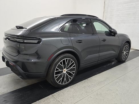 Used 2022 Porsche Macan AWD/4WD image 5