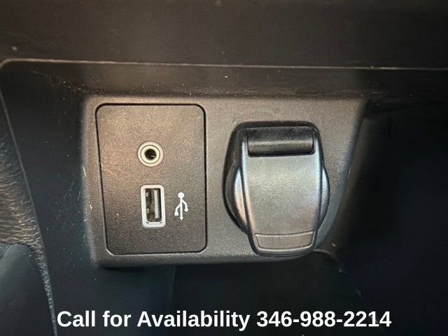 Used 2020 Nissan Versa SR FWD image 19