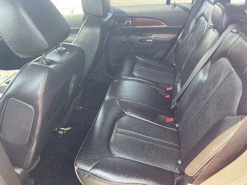 Used 2013 Lincoln MKX AWD image 12
