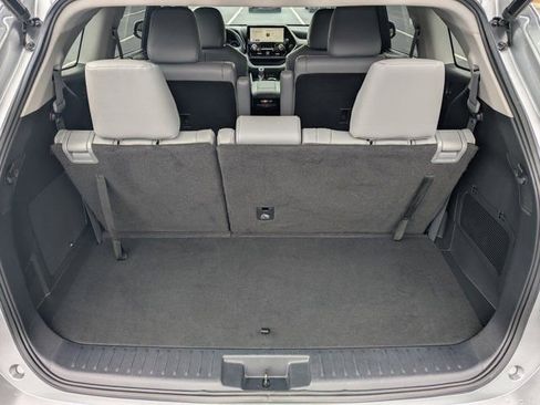 Used 2023 Toyota Highlander Limited FWD image 17