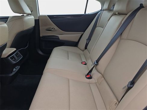 Used 2019 Lexus ES 350 Luxury w/ Premium Package image 16