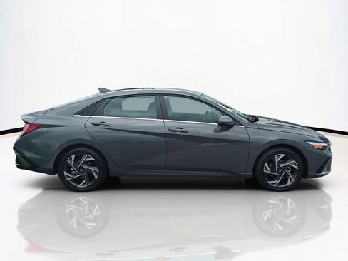 New 2026 Hyundai Elantra Limited FWD image 4