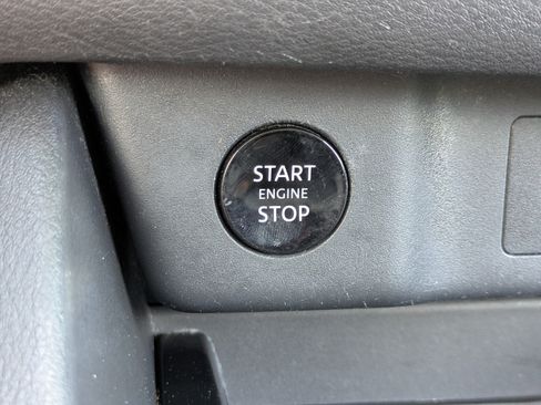 Used 2024 Nissan Rogue SV FWD image 29