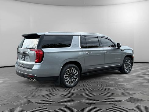 Used 2023 GMC Yukon XL Denali Ultimate AWD/4WD image 5