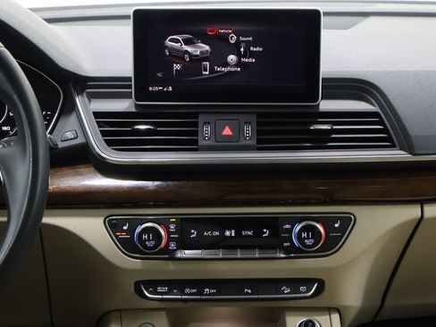 Used 2018 Audi Q5 2.0T Premium Plus w/ Premium Plus Package image 19