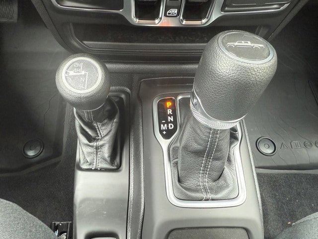 Used 2025 Jeep Gladiator Sport AWD/4WD image 25