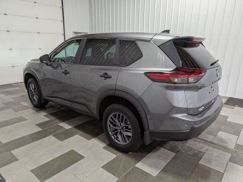 Used 2025 Nissan Rogue S AWD/4WD image 2