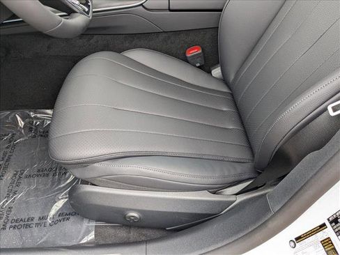 New 2025 Mercedes-Benz E 350 4MATIC Sedan image 4