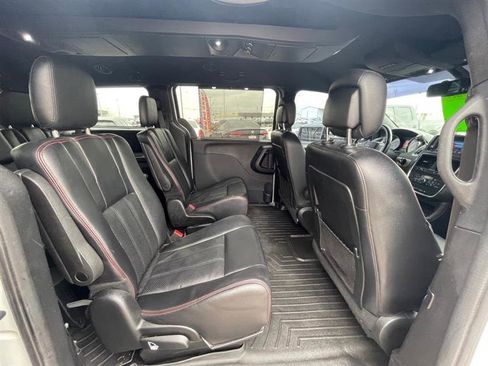 Used 2019 Dodge Grand Caravan GT image 12