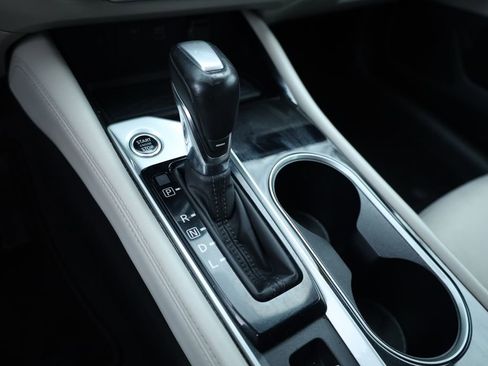 Used 2024 Nissan Altima 2.5 SV w/ SV Premium Package image 7