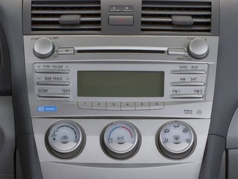 Used 2010 Toyota Camry LE image 11