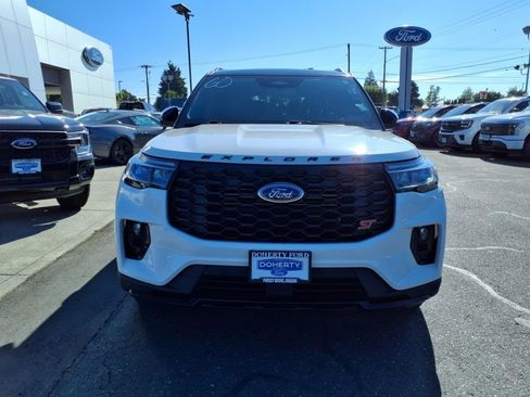 Certified 2025 Ford Explorer ST image 2