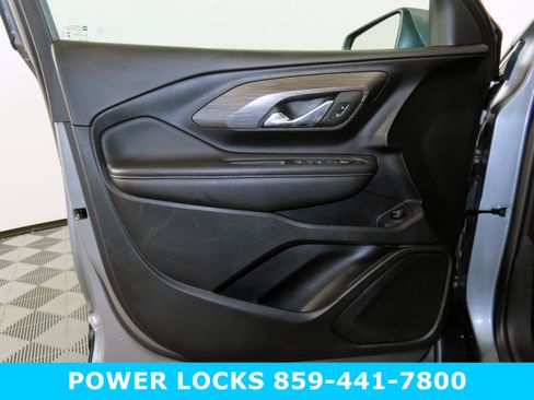 Used 2023 GMC Terrain SLE w/ Driver Convenience Package image 5