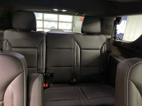 Used 2021 GMC Yukon Denali w/ Denali Premium Package image 32