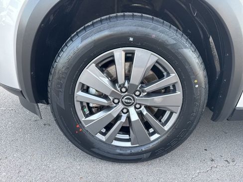 Used 2024 Nissan Pathfinder SV AWD/4WD image 33