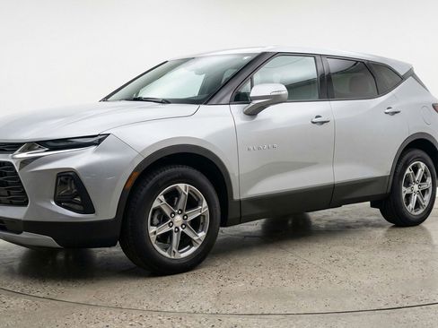 Used 2025 Chevrolet Blazer LT image 3