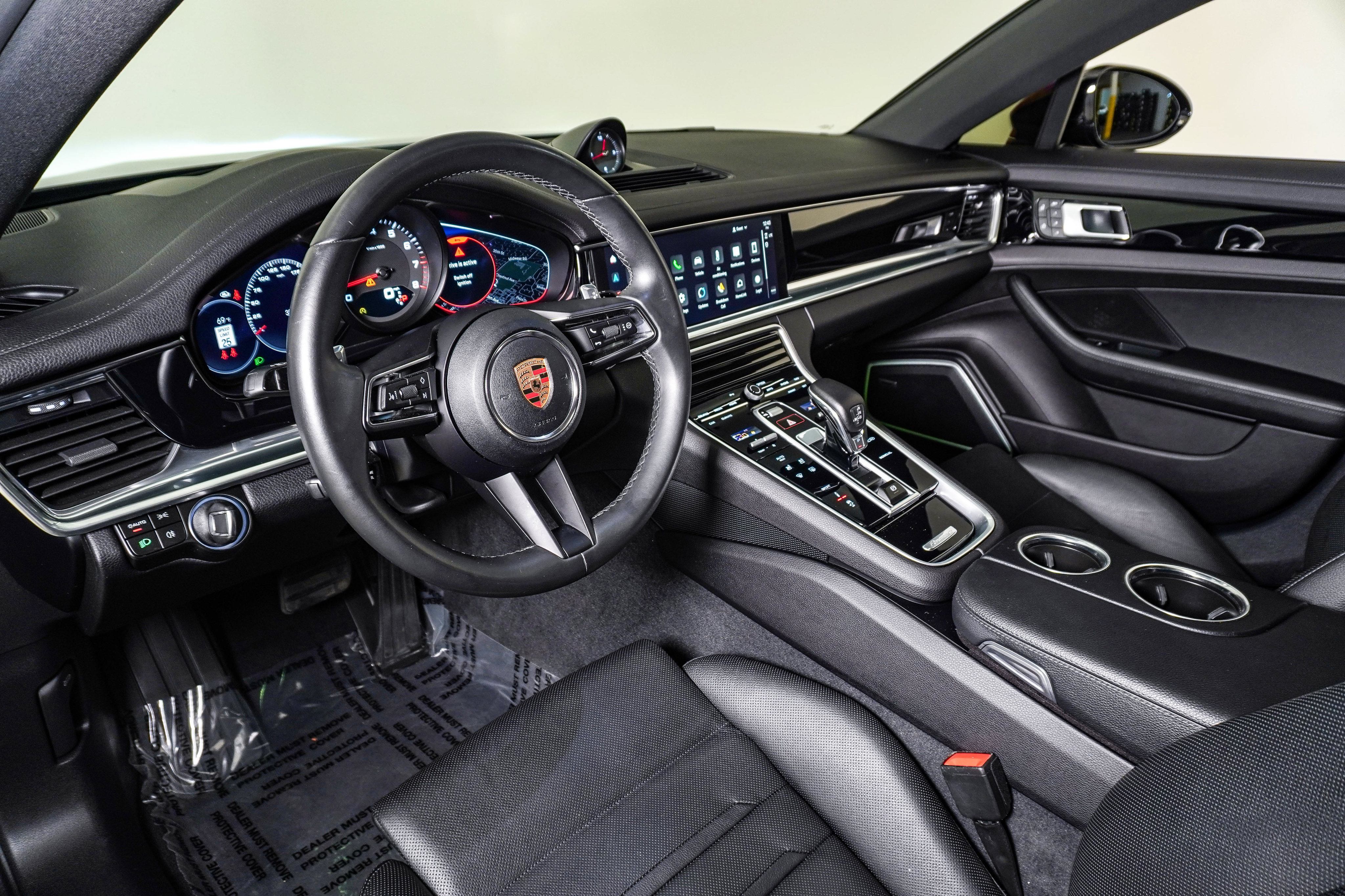 Certified 2023 Porsche Panamera image 4