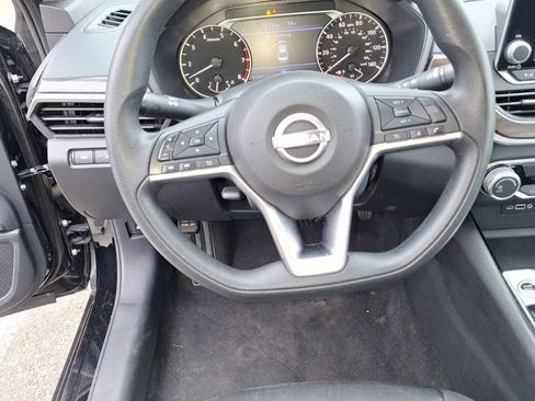 Used 2024 Nissan Altima 2.5 SV FWD image 12