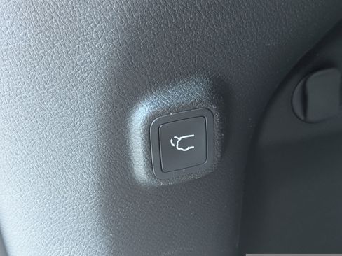 Used 2023 Jeep Cherokee Altitude Lux image 14