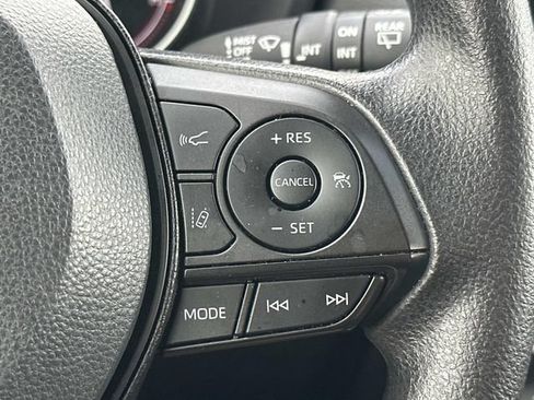 Used 2025 Toyota RAV4 XLE FWD image 25