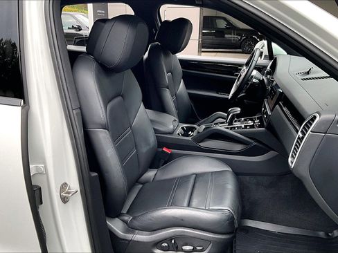 Used 2022 Porsche Cayenne Platinum Edition image 6