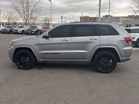 Used 2019 Jeep Grand Cherokee Altitude image 7