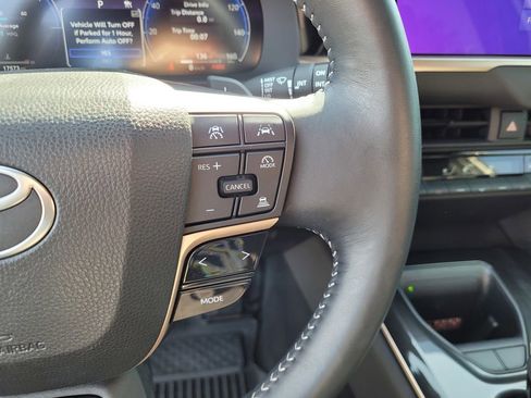 Used 2025 Toyota Crown Signia XLE image 23