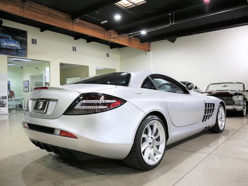 Used 2006 Mercedes-Benz SLR image 4