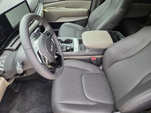 New 2026 Kia Carnival EX FWD image 10