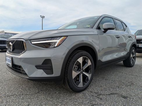 New 2025 Volvo XC40 B5 Core w/ Protection Package Premier image 8