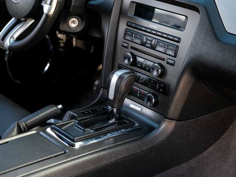 Used 2013 Ford Mustang Premium image 18