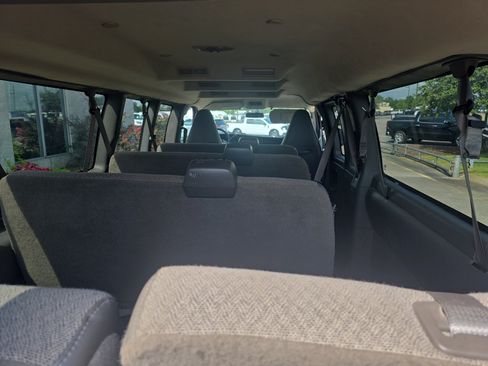 Used 2019 Chevrolet Express 3500 LS RWD image 16