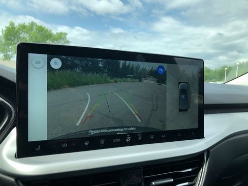 Used 2023 Ford Escape Platinum image 9