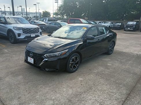 Used 2025 Nissan Sentra SV FWD image 1