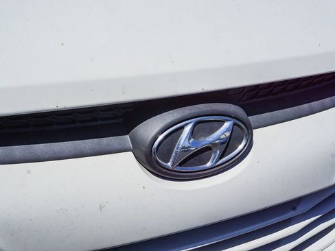 Used 2012 Hyundai Tucson GLS image 12