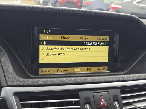 Used 2010 Mercedes-Benz E 350 4MATIC Sedan image 27