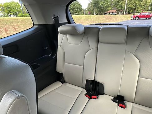 Used 2025 Kia Telluride EX w/ EX Captain's Chair Package image 17