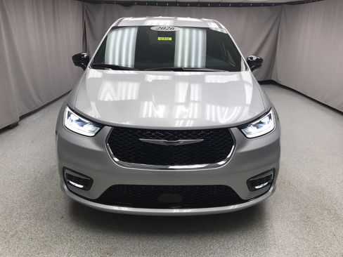 Used 2026 Chrysler Pacifica Select FWD image 6