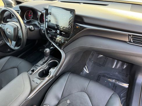 Used 2022 Toyota Camry XSE image 6