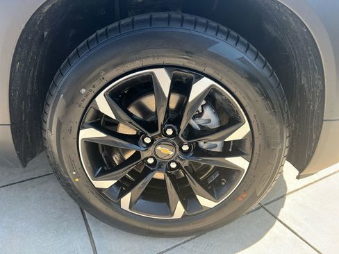 Used 2022 Chevrolet TrailBlazer LT w/ Sun and Liftgate Package FWD image 5