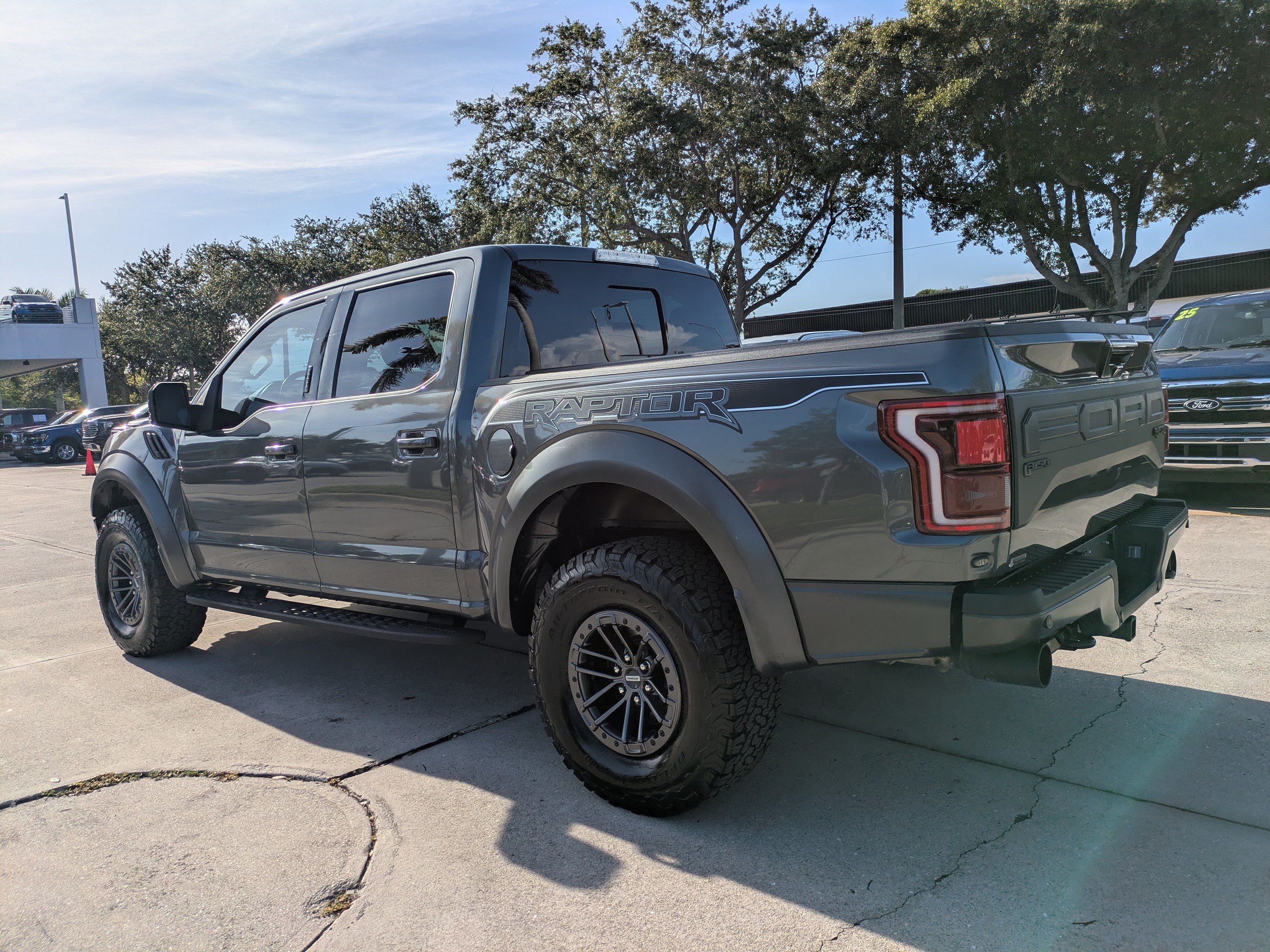 Used 2019 Ford F150 Raptor w/ Equipment Group 802A Luxury AWD/4WD image 6